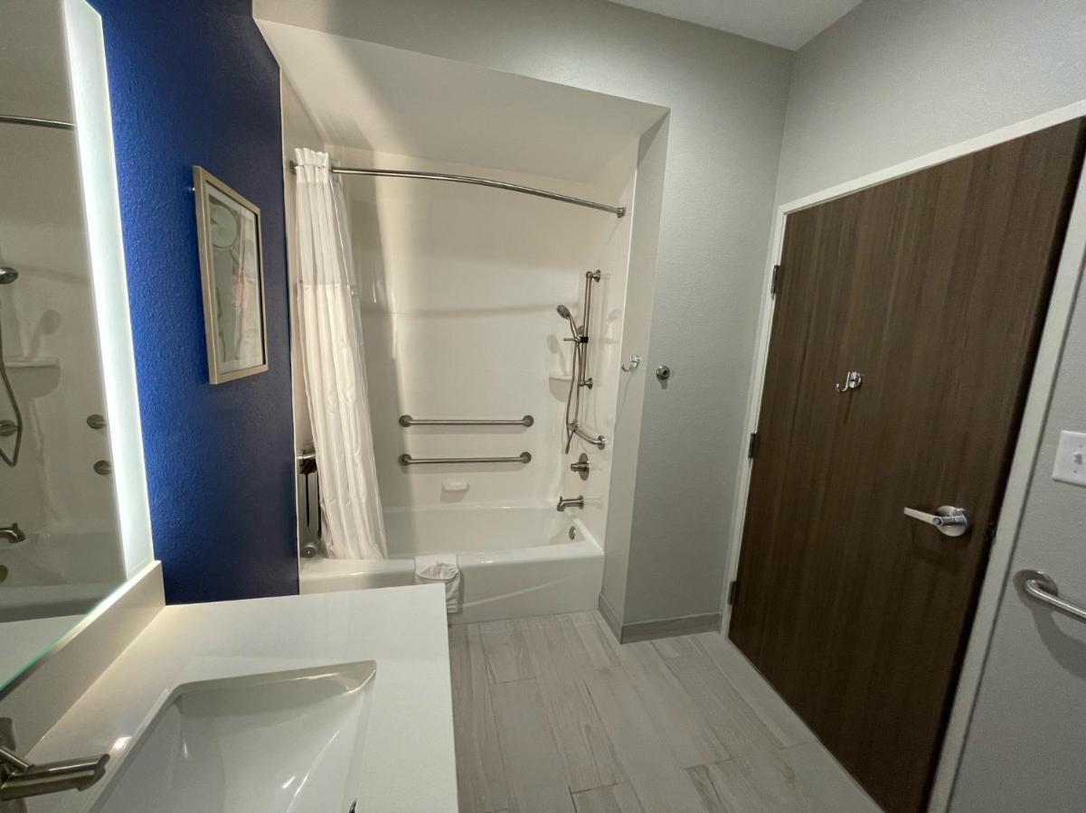 La Quinta Inn & Suites By Wyndham Valdosta Room photo
