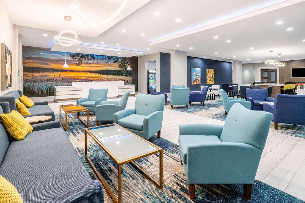 La Quinta Inn & Suites By Wyndham Valdosta Interior photo
