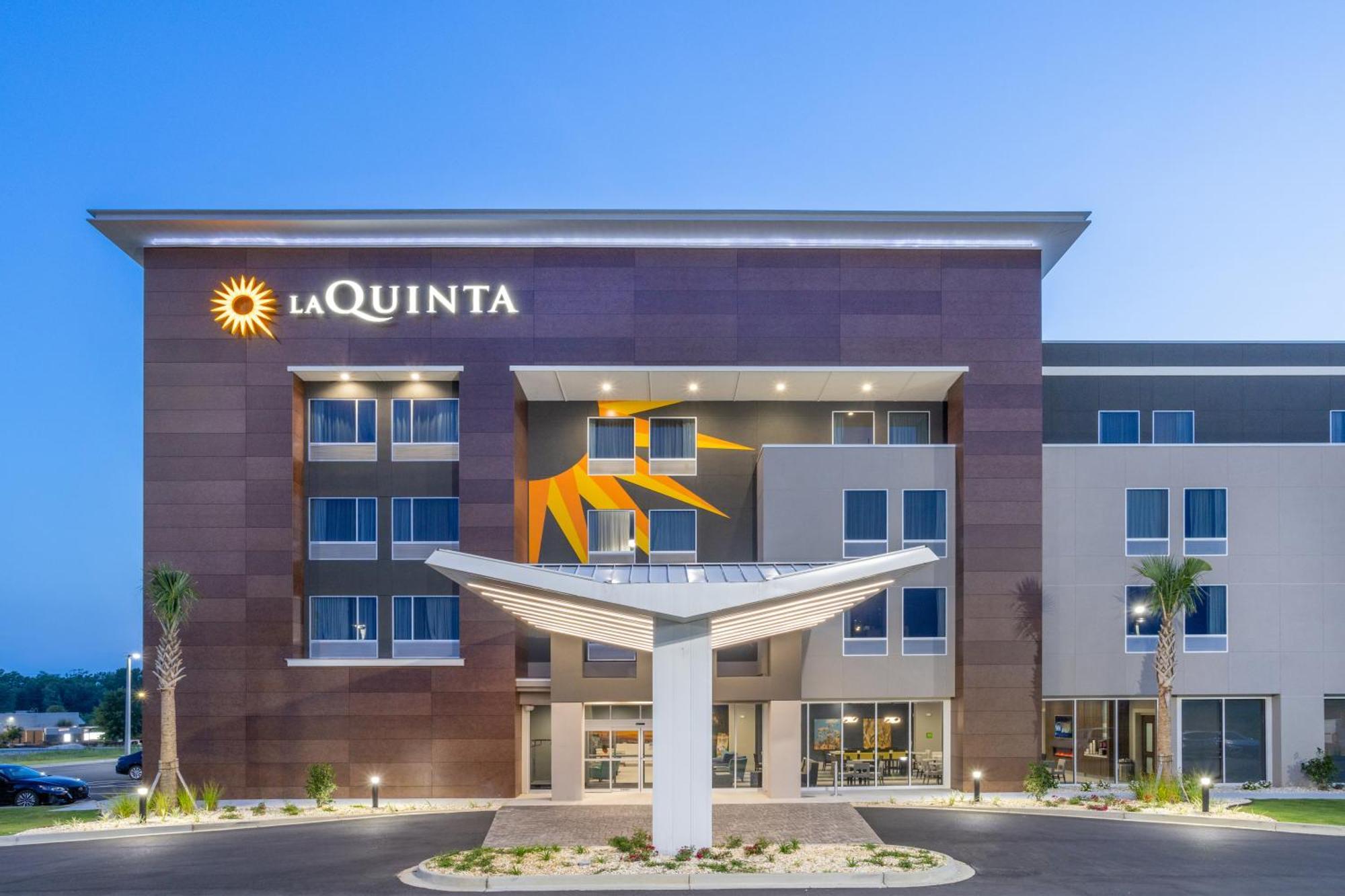 La Quinta Inn & Suites By Wyndham Valdosta Exterior photo